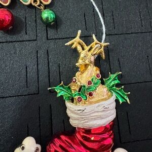 P46 Festive Reindeer Christmas Brooch